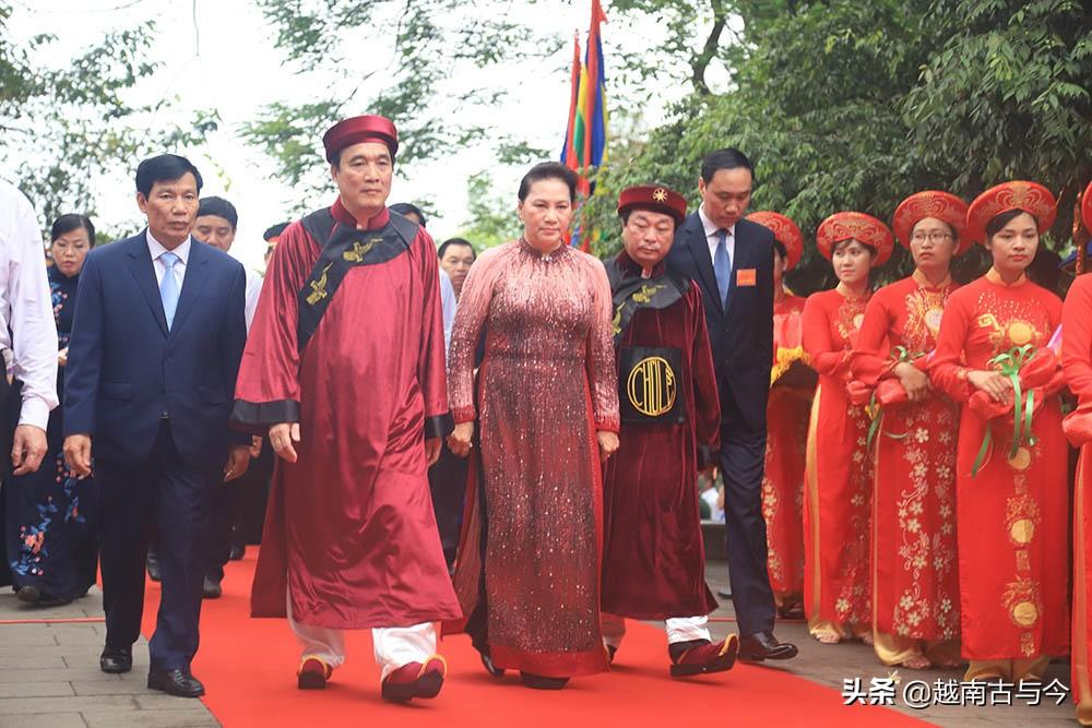 越南国会最新动态下的隐秘小巷美食探索之旅