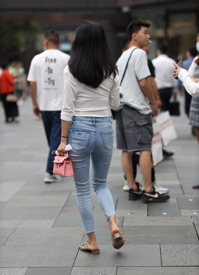 最新潮流穿搭与科技产品引领时尚飞跃的潮流风采展示