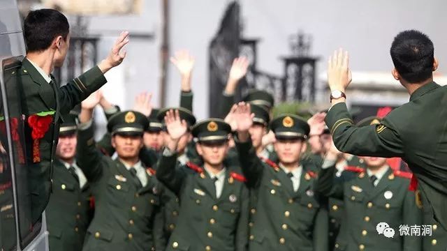 最新老兵退伍感人视频，变化中的自信与成就感激励人心之旅
