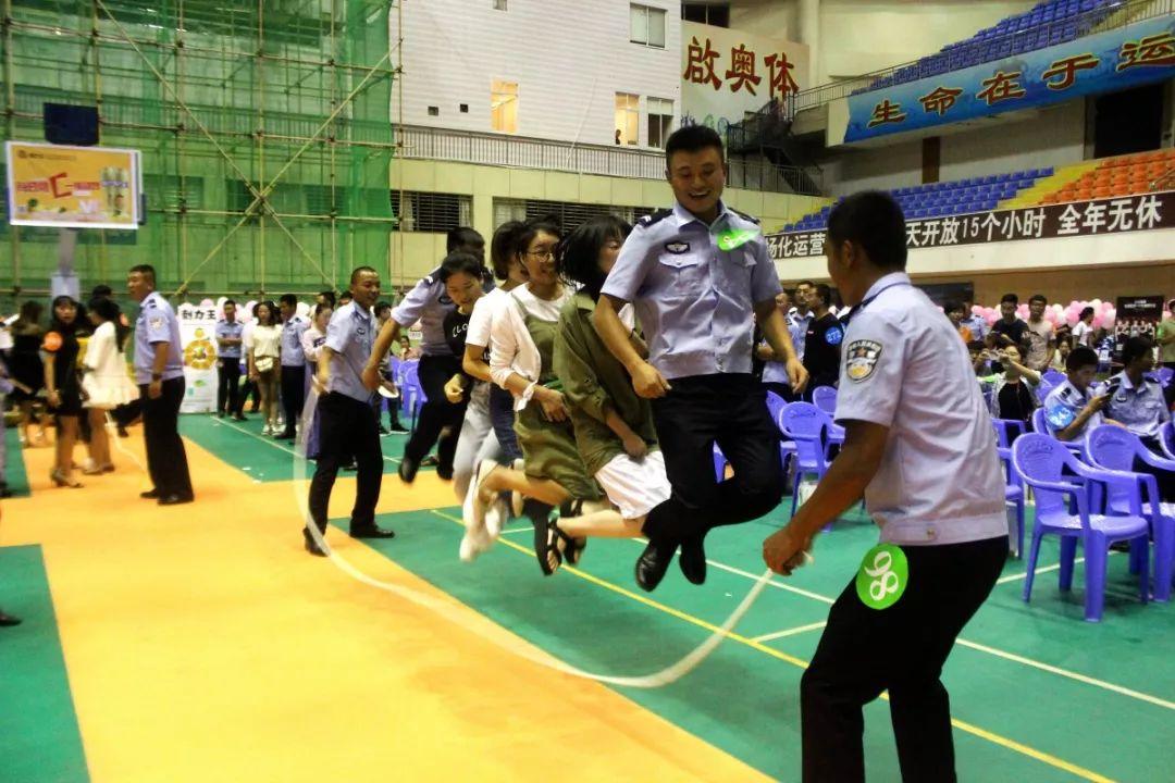 12步圈圈舞广场舞最新,12步圈圈舞广场舞日常，舞动中的温情纽带