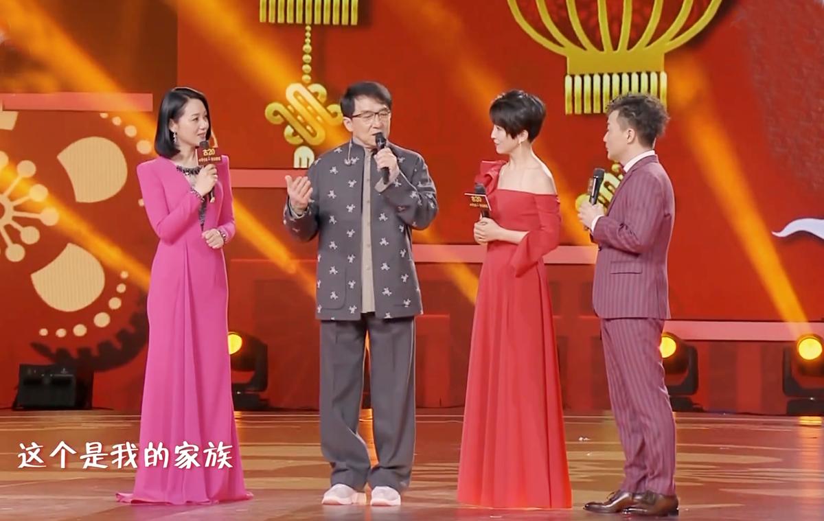 成龙最新动态，认女儿传闻与小巷深处的特色美食探秘