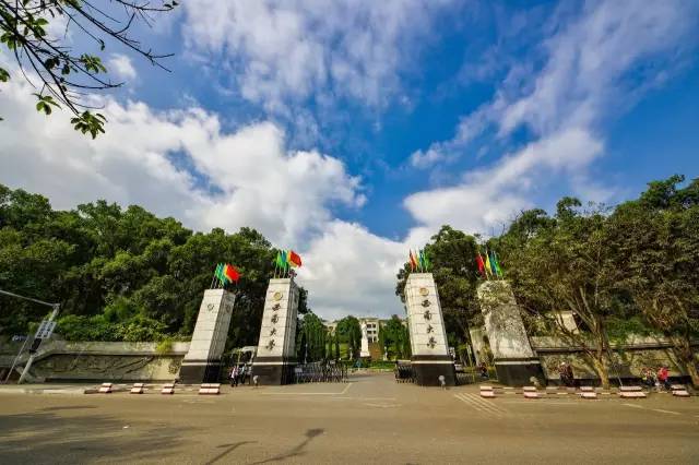 最新958大学名单，自然美景中的探索之旅