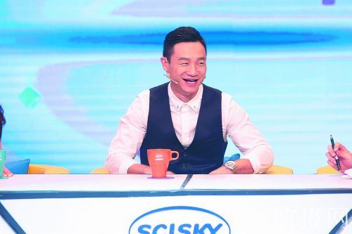 相声新星杨威，闪耀在舞台的璀璨明星