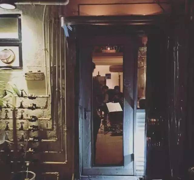 尼卡新作小说揭晓，小巷神秘小店探秘之旅