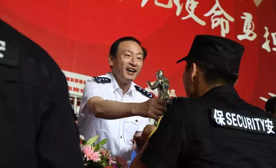 上海保安最新招聘，观点论述与岗位速递