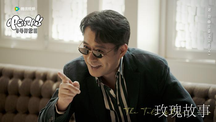 香港演员黄智贤，逆境中的自信与励志故事