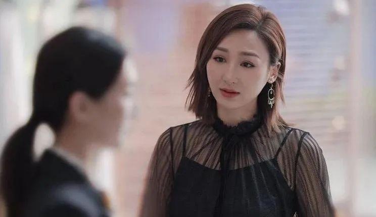 杨紫最新动态，璀璨星途的崛起及其影响力