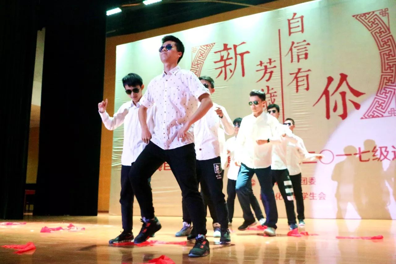 最新小品集锦，笑对人生，自信砥砺前行