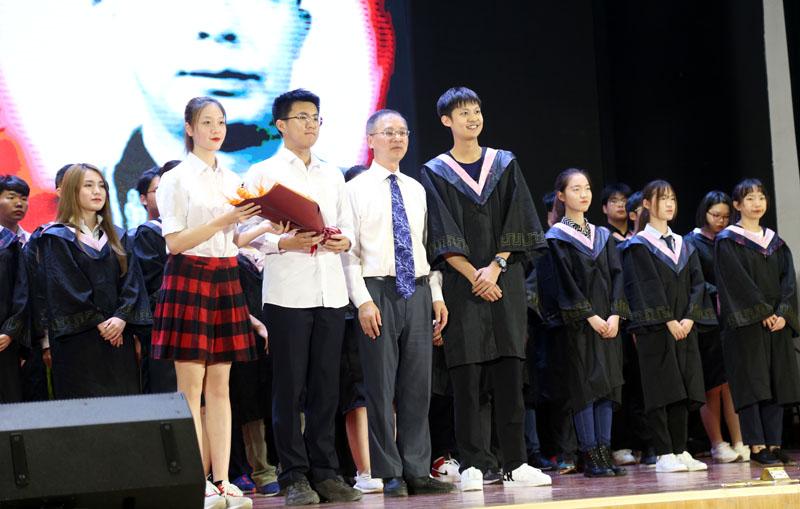 最新大学排名，梦想启航，自信塑造未来