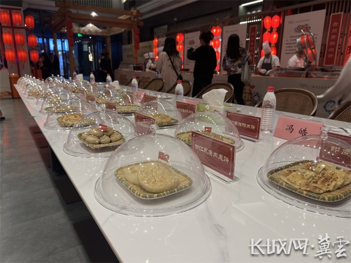 餐饮界最新动态，味蕾盛宴与人生励志之旅的交融盛会