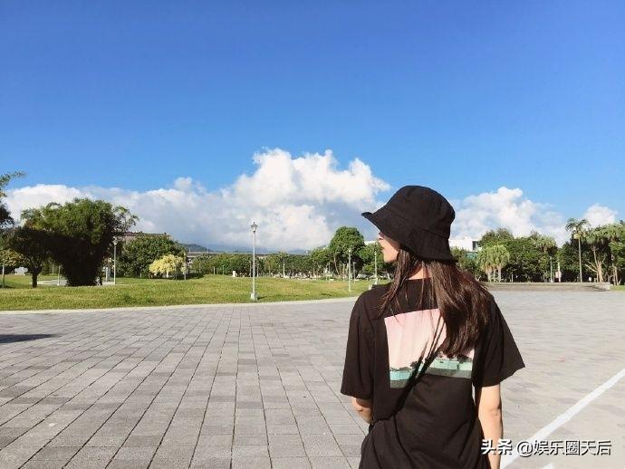 小巷深处的时尚秘密，最新中长发发型图片展示