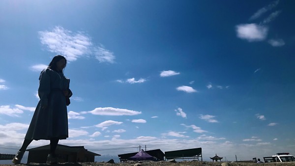 经济最新动态下的自然疗愈之旅，探寻内心平和与富饶的旅程