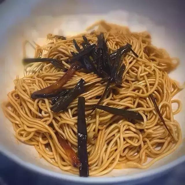 成自泸高速车祸背后的故事与小巷中的独特小店揭秘